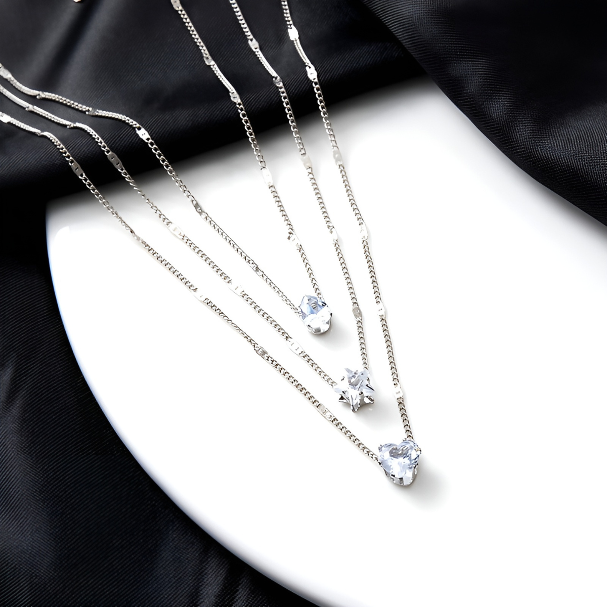 CARLA – ELEGANT NECKLACE