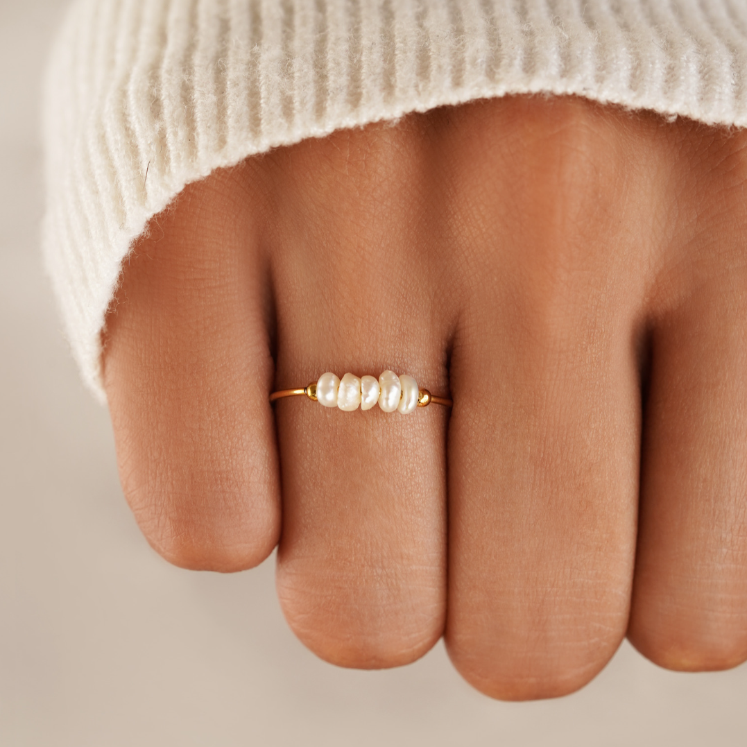 ELISE – PEARL ACCENT RING